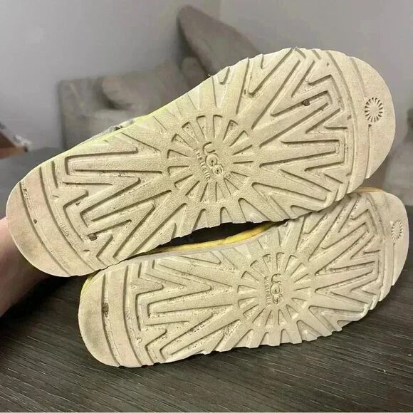 UGG Limited Edition Grey and yellow trimmed winter boots women’s size 6 - Picture 6 of 7